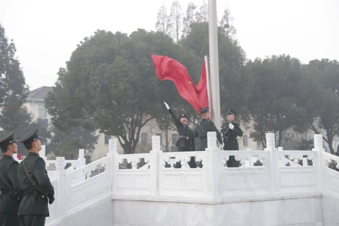关于杜塞尔多夫战胜劲旅，士气高昂的信息